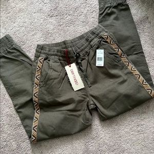 Driftwood Jogger Olive with Embroidery